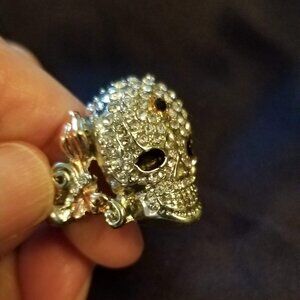 NWOT Ladies crystal skull ring, size 6.5